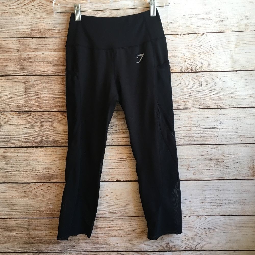 GYMSHARK CROPPED LEGGINGS IN BLACK